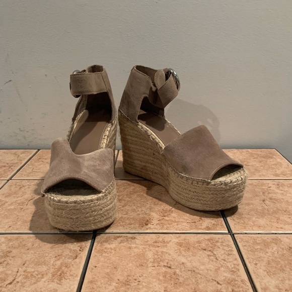 Marc Fisher Alida Espadrille Wedge Sandals in Taupe size 9 - Picture 2 of 12